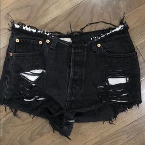 Super ripped LF black shorts Levi’s